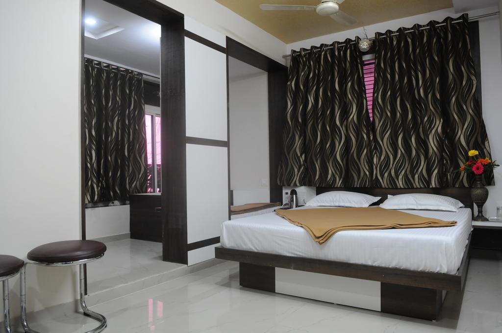 Oyo Hotel Sree Balaji Residency Ahmedabad Extérieur photo